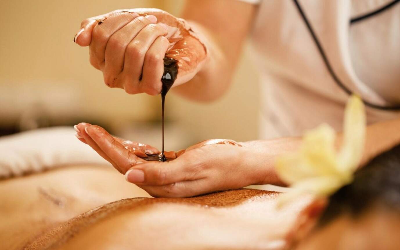 Čokoládová masáž s peelingom a zábalom