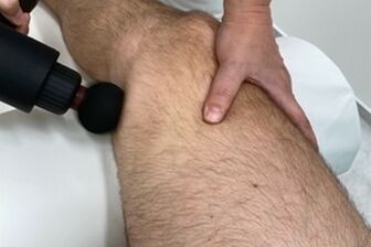 Uvolňovacie techniky masážnou pištolou pred chiropraxiou - 2